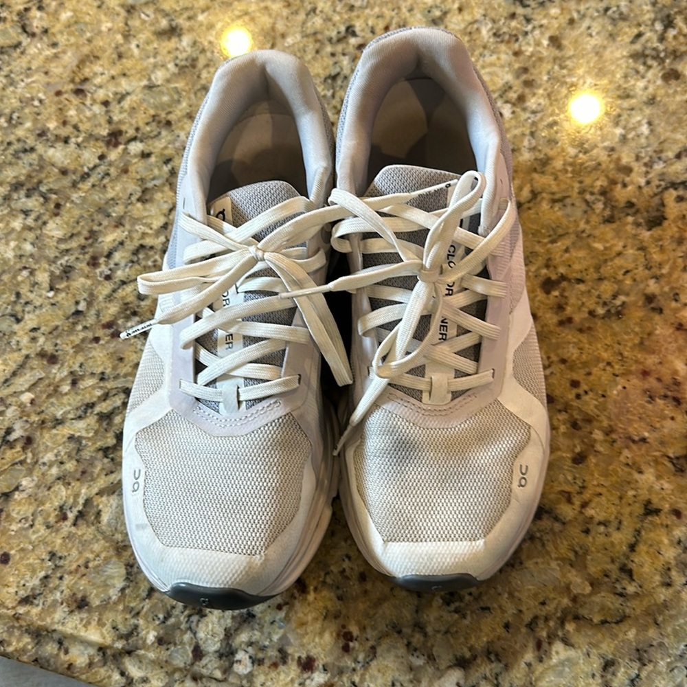On cloud cloud runner tennis shoes